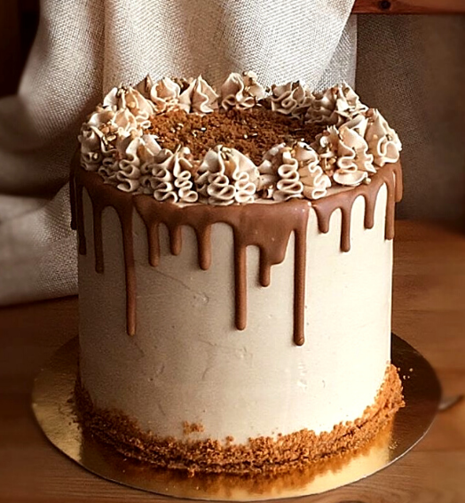 LOTUS BISCOFF CAKE