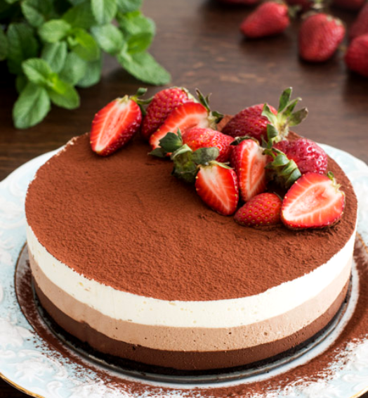 TRIPPLE CHOCOLATE STRAWBERRY CHEESSE CAKE